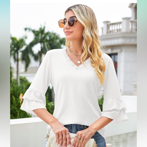 V-3/4 Bell Sleeve Top  White Medium - NWT - Picture 4 of 7